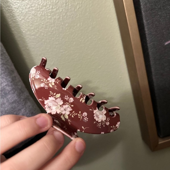 Emi Jay Claw Clip - Picture 5 of 5